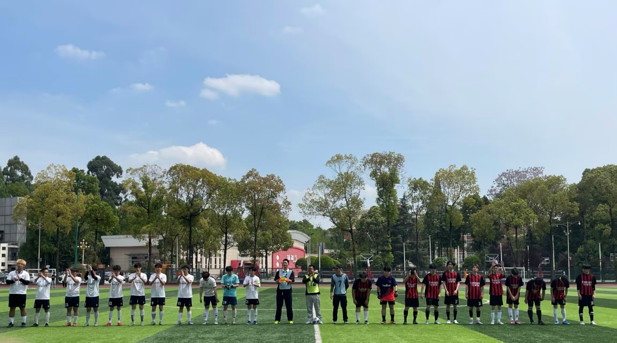 四月体育月     绿茵绽风采——2026年四川传媒学院男子足球赛首轮激战收官   后续赛程重磅开启